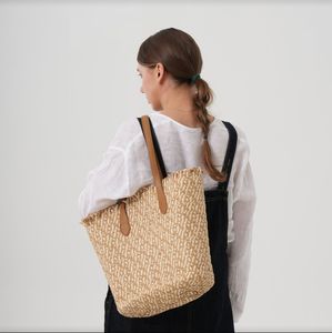 กระเป๋าชายหาดสไตล์ญี่ปุ่นสุดหรู พร้อมปุ่มปักลาย สายสะพายโซ่ ความจุขนาดใหญ่ สำหรับผู้หญิง - Product Image 2