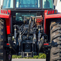 Tracteur avec prise de force PTO de 200 CV compatible avec un motoculteur rotatif haute vitesse, un charrue à lames basculantes et divers outils agricoles