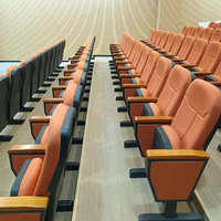Chaises pliantes modernes en tissu et plastique PP avec pieds en fer, idéales pour les auditoriums, bureaux, écoles et théâtres.