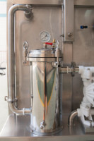 Machine de décapage de jantes en alliage à froid par acide avec système de levage pour la remise à neuf