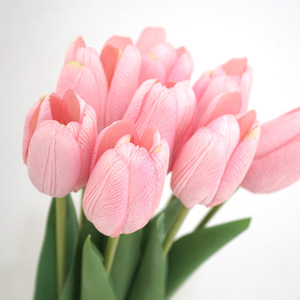 Centro de Mesa de <span class=keywords><strong>Flores</strong></span> Artificiales Rosadas con Aspecto Humectante, Tulipanes Artificiales para Decoración del Hogar, Accesorios de Fotografía, <span class=keywords><strong>Flores</strong></span> de Plástico para Bodas - Product Image 1