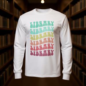 T-shirt à manches longues Library Teacher Reading Vibes, imprimé coloré, coupe unisexe - Product Image 3