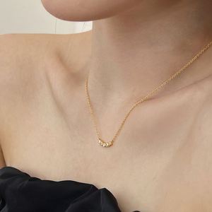 Dylam Hermosas Joyas para Mujer, Cadena de Plata S925 Hipoalergénica con Colgante de Cinco Piedras de Circonia Cúbica 5A, Collares de Joyería - Product Image 4