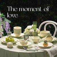 Service de table en céramique de style français, 62 pièces, en porcelaine fine, avec motif fraise sculpté, bols et assiettes, idéal pour un cadeau de pendaison de crémaillère