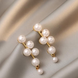 Elegantes pendientes largos de perlas <span class=keywords><strong>blancas</strong></span> pendientes redondos de borla de perlas para mujer <span class=keywords><strong>2021</strong></span> - Product Image 1