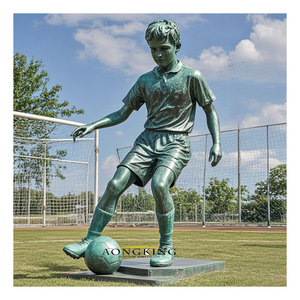 Grande Scultura di Uomo in Bronzo che Gioca a Calcio Statua di Giocatore di Calcio in Ottone a Grandezza Naturale - Product Image 2