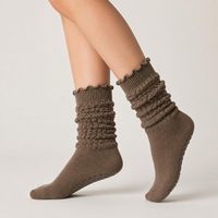 Chaussettes de Pilates OEM de haute qualité en bambou à volants, chaussettes de ballet et de yoga multicolores à double doublure en silicone avec grip