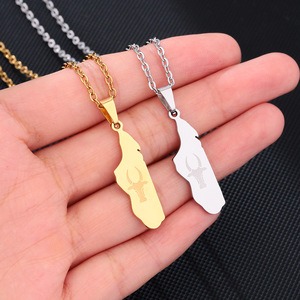 Colliers Chaîne <span class=keywords><strong>Carte</strong></span> de Madagascar en Acier Inoxydable Argent Plaqué <span class=keywords><strong>Or</strong></span> 18K, Collier Pendentif <span class=keywords><strong>Carte</strong></span> et Drapeau National de Madagascar - Product Image 4