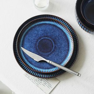 Tazón Grande Retro Azul Marino para Sopa y Plato para Sashimi, Cerámica Hecha a Mano con Diseño de Plantas - Product Image 4