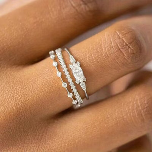 Set di Anelli di Fidanzamento di Lusso a Tre Pezzi per Donne, Gioielli alla Moda per Anniversario - Product Image 3