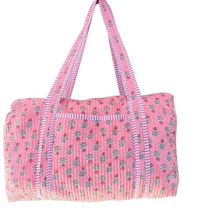 Bolsa de viaje acolchada hecha a mano de algodón, bolsa de viaje grande de fin de semana con diseño estampado de bloques, bolsa de equipaje de mano para mujer - Product Image 1