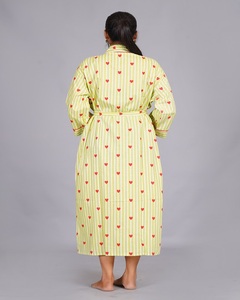 Robe kimono en coton bleu de style romantique, grande taille, imprimé floral fait main, robes décontractées disponibles en gros - Product Image 4