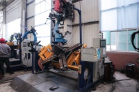 Robots de soudage automatiques, bras de soudage robotisé avec suivi automatique des coutures pour le pied de tour de transmission d'énergie