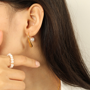 ต่างหูทรงหยดน้ำชุบทอง 18k ประดับมุกปลอมรูปตัว U สำหรับงานปาร์ตี้ เครื่องประดับแฟชั่น - Product Image 4