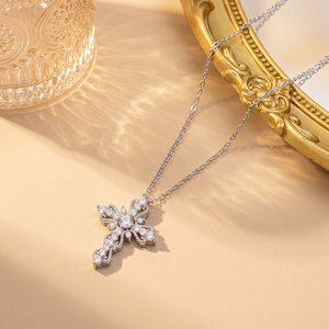Collana con Pendente a Croce Barocca in Acciaio Inossidabile Placcato Oro 18K con Strass, Collana a Catena con Croce in Cristallo Vintage Cava - Product Image 2