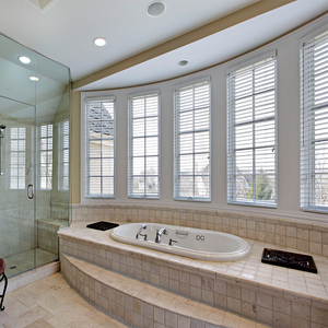 Stores en PVC motorisés manuels en faux bois au design moderne Store de fenêtre Rouleau de rideau occultant vénitien intégré Made Vietnam - Product Image 2