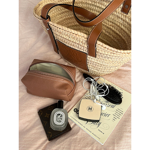 Trousse de beauté OEM en cuir végétalien, sac à maquillage carré avec <span class=keywords><strong>pompon</strong></span>, organiseur de cosmétiques de voyage - Product Image 2