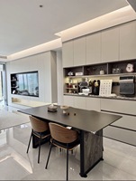 Buffet moderne, armoire de rangement en bois sur mesure avec éclairage LED et porte vitrée pour salle à manger