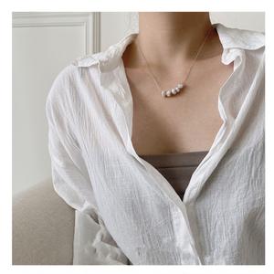 Collier en perles baroques naturelles pour femmes, design rustique et simple avec chaîne de clavicule en argent brisé, doux et élégant - Product Image 1