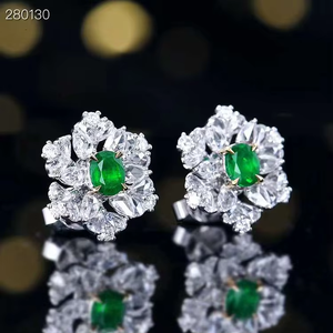Boucles d'oreilles SGARIT personnalisées en or blanc 18 carats avec émeraudes vertes vives naturelles de 0,61 carat taille ovale pour femmes - Product Image 2