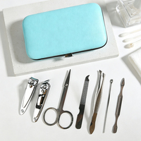 Kit de coupe-ongles professionnel 7-en-1 en acier inoxydable pour hommes et femmes, avec étui de voyage, vente en gros