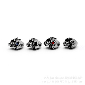 Yunnique Boucles d'oreilles clous tête de mort en acier inoxydable, style punk unisexe, design géométrique - Product Image 2