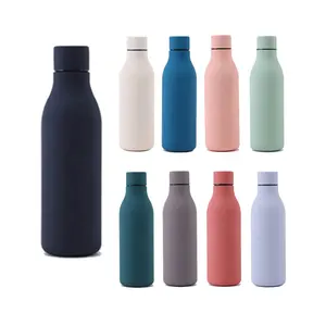 Bouteilles d'eau isolées en acier inoxydable, nouveau Style, bouteilles de boissons de sport personnalisées avec revêtement en caoutchouc