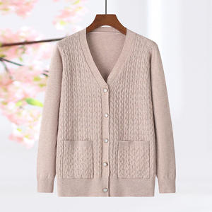 Nuovo arrivo <span class=keywords><strong>cardigan</strong></span> da <span class=keywords><strong>donna</strong></span> a V con tasche in tinta unita in maglia <span class=keywords><strong>cardigan</strong></span> da esterno per mamma e donne di mezza età o anziane - Product Image 5