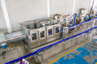 Chaîne de production d'eau entièrement automatique à engrenages pour l'embouteillage, le lavage, le remplissage et le bouchage, capacités 12000BPH et 18000BPH