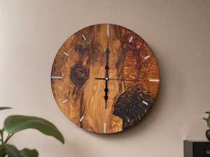 Horloge murale décorative en résine et en bois, faite à la main, durable, de haute qualité, élégante et fonctionnelle, parfaite pour le salon, la chambre à coucher - Product Image 3