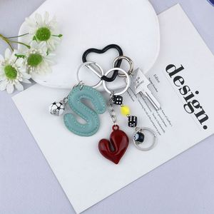 Nouveau Porte-clés Créatif en Cuir avec Lettre et Pendentif Dés 2025 – Idéal pour Portefeuille, Sac à Main, Accessoires, Cadeau Commémoratif pour Couple - Product Image 4