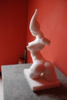 Décoration de jardin Taille personnalisée Ornement classique occidental Sculpture en marbre Fille nue timide Femme Statue de jardin grecque féminine