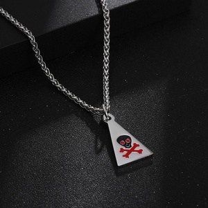 Collar con Colgante de Calavera Triangular Personalizado de Acero Inoxidable con Esmalte Rojo y Negro, Joyería de Moda Hiphop para Hombre - Product Image 3