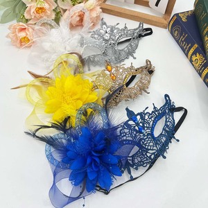 Máscara <span class=keywords><strong>de</strong></span> Encaje con Diseño Floral y Flecha Lateral <span class=keywords><strong>de</strong></span> Poliéster para <span class=keywords><strong>Halloween</strong></span>, con Plumas y Pedrería, Media <span class=keywords><strong>Cara</strong></span>, para Mujeres, para Fiestas <span class=keywords><strong>de</strong></span> Disfraces - Product Image 4