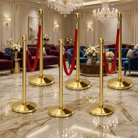 Barrières de file d'attente de luxe en corde de velours rouge et acier inoxydable doré pour les zones VIP du tapis rouge de mariage