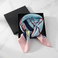 Écharpe carrée en soie 100% style porcelaine florale, douce pour la peau, prête à être expédiée pour la vente en gros aux détaillants - Offre Spéciale Été