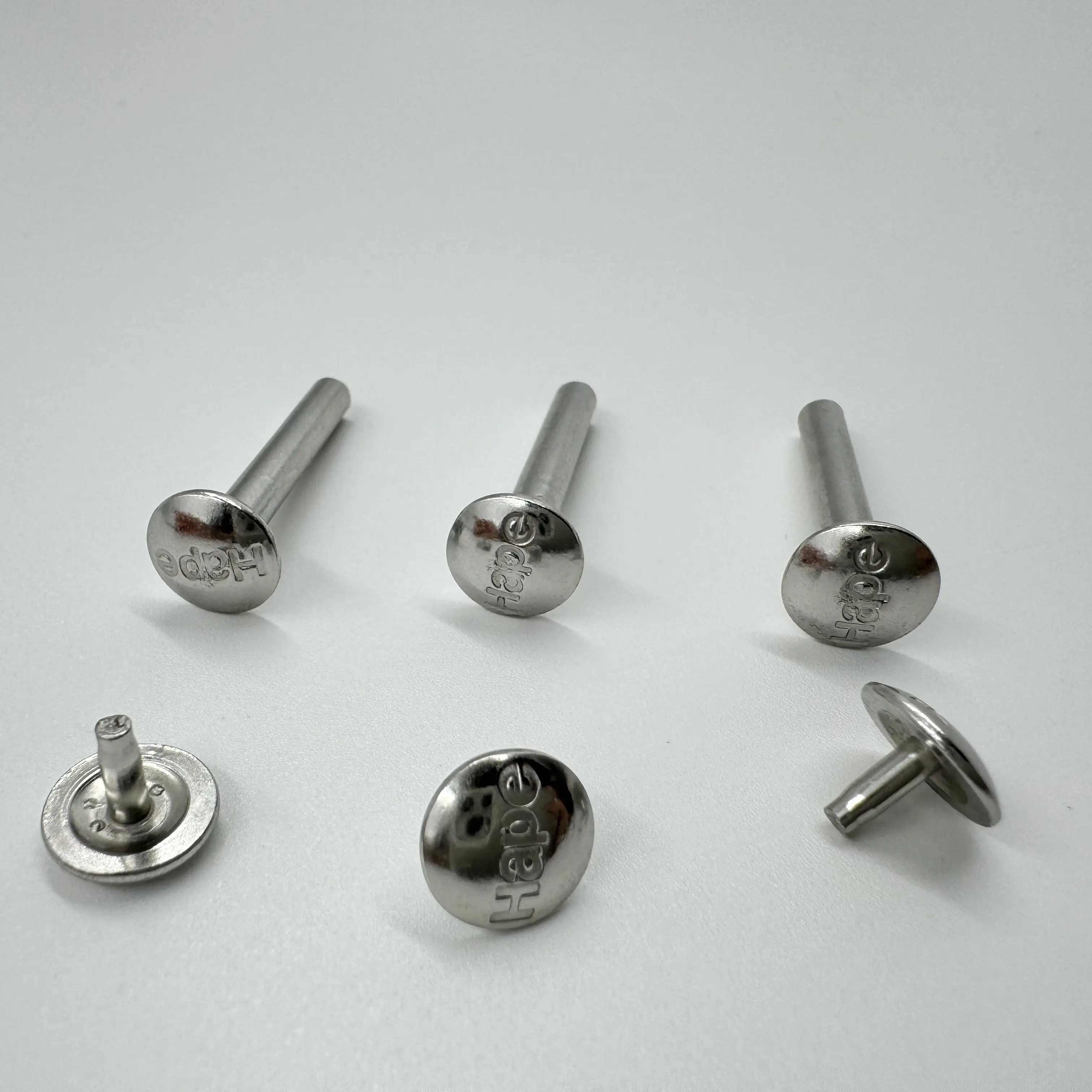 ที่กําหนดเองเงินอลูมิเนียมRivetสแตนเลสภาพAlbueชายหญิงRivets Solid Hollow Semi-tubular Rivets