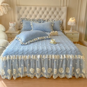 Juego de 3 piezas de faldón de cama de princesa azul crema para invierno, colcha de coral lechoso con cubrecama acolchado de algodón, juego de ropa de cama para niña - Product Image 1