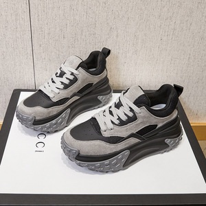 Nouvelles baskets blanches décontractées pour femmes 2026 – Chaussures polyvalentes à semelles épaisses, approuvées par la marque - Product Image 1