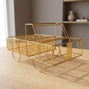 Plateau décoratif SAFA INTERNATIONAL en fil métallique plaqué or, forme géométrique, design moderne, pièce unique avec poignée fonctionnelle - Product Image 1