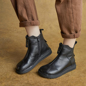 Botines de Piel Auténtica Retro con Cordones y Tacón Plano para Otoño e Invierno - Product Image 3