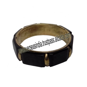 Bracelets joncs en bois et laiton sculptés à la main, couleur noire, pour filles et femmes - Product Image 1