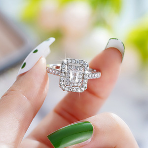 Anillo de Diamantes con Corte Esmeralda para Mujer Q280, Anillo de Compromiso Clásico con Diamantes Naturales, Diseño Halo - Product Image 4