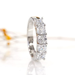 Anello con design geometrico quadrato, elegante anello da dito per donna - Product Image 1