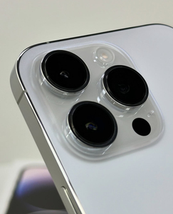 Smartphone d'occasion iPhone 14 Pro Pro Max en promotion avec connectivité 5G, appareil photo 12MP, plusieurs capacités de stockage disponibles - Product Image 3