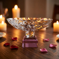 Plateau de rangement décoratif en verre élégant et moderne avec pied haut, options de base multicolores, pour bonbons et confiseries, idéal pour mariages, banquets et tables de fête