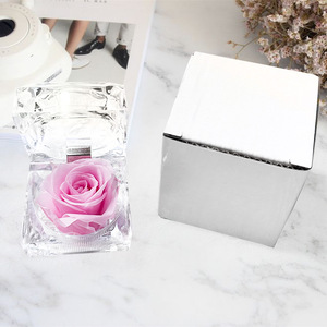 Scatola <span class=keywords><strong>per</strong></span> Anelli in Acrilico con Fiori e Rose Eterne - <span class=keywords><strong>Regalo</strong></span> di <span class=keywords><strong>San</strong></span> <span class=keywords><strong>Valentino</strong></span> <span class=keywords><strong>per</strong></span> la Tua Moglie nel Giorno del Suo Compleanno - Product Image 3