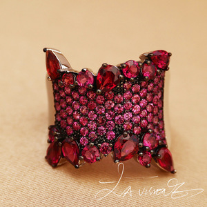 แหวนหยกประดับโรสการ์เนตธรรมชาติ ซีรีส์ Counterattack เครื่องประดับวินเทจสำหรับวันครบรอบ - Product Image 1