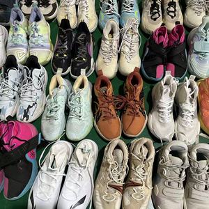 Venta caliente de <span class=keywords><strong>zapatos</strong></span> de baloncesto de Marca China usada, pacas de segunda mano, venta al por mayor, ropa deportiva para hombres, Ukay <span class=keywords><strong>zapatos</strong></span> baratos, venta del 2017 - Product Image 2