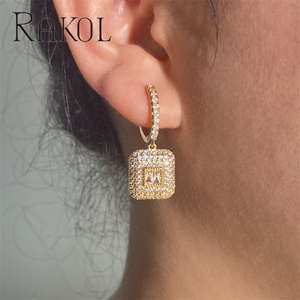 Pendientes de Diseño Cuadrados con Circonita Cúbica Transparente RAKOL EP6099, Joyería de Moda Plateada para Mujer, para Bodas - Product Image 1